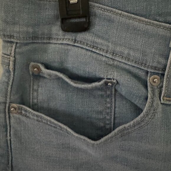 Levi Strauss "cut off" jean shorts - Picture 5 of 6